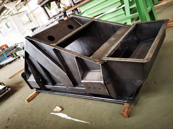 大型振动设备钢结构部件焊接